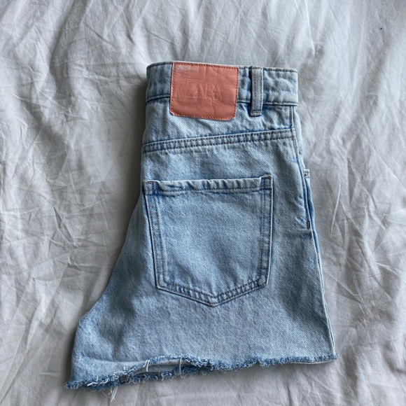 Zara high rise denim shorts - Picture 2 of 5
